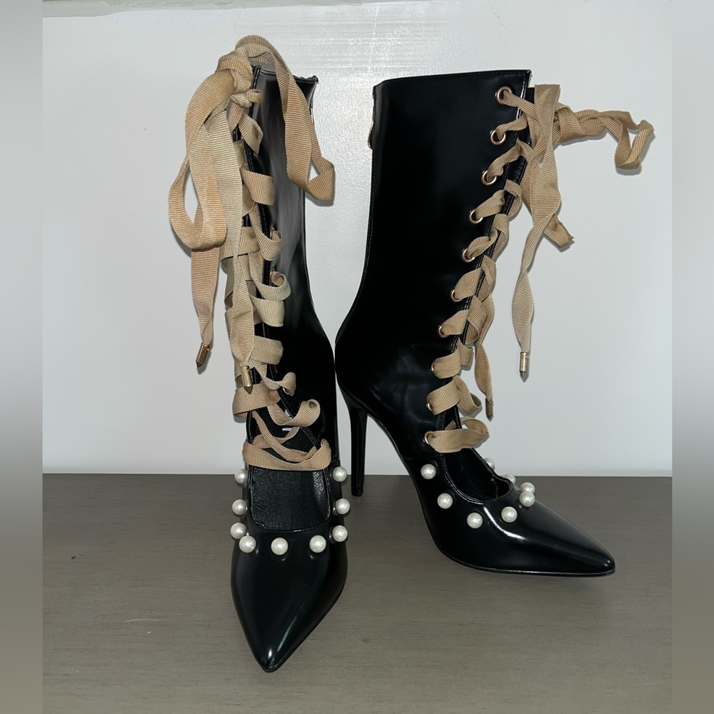 Cape Robbins Women’s 6 Boots